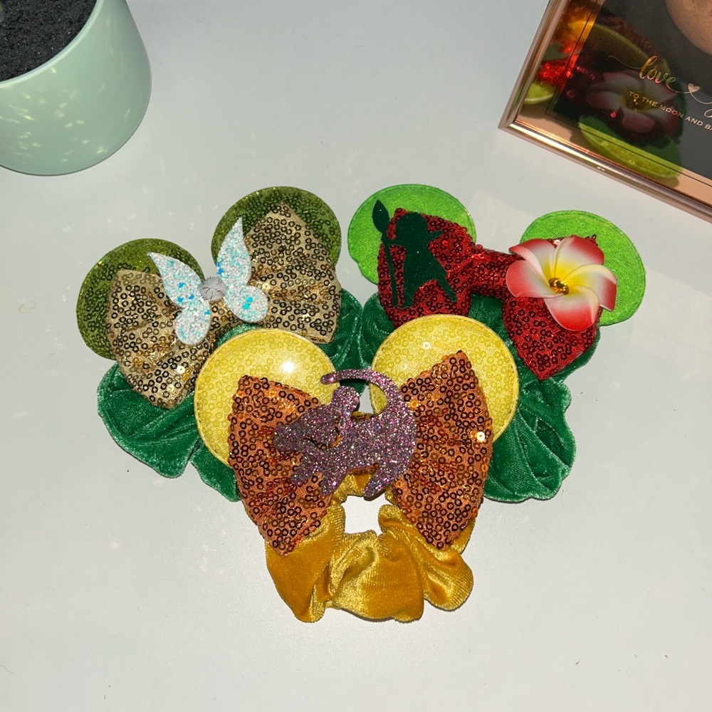 MICKEY MOUSE EARS SEQUIN SCRUNCHIE SET TINKERBELL, MOANA, LION KING